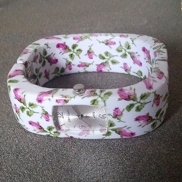 Vintage! BETSEY JOHNSON Resin Pink Rose Print Hinged Bangle Watch. New Battery!